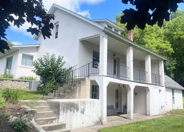 Property at 1690 Old Stage Rd, Decorah, IA 52101, 3 beds, 1 bath