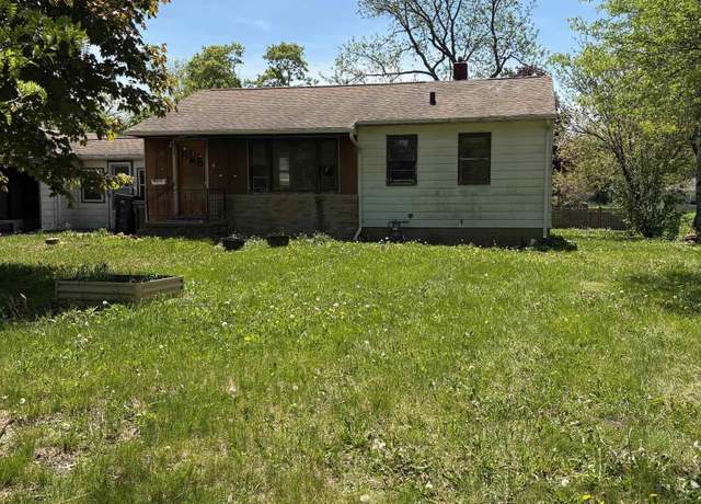 Property at 2013 Maplewood Dr, Cedar Falls, IA 50613, 3 beds, 1.5 baths