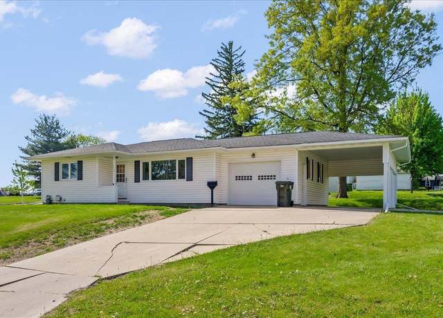 Property at 1306 W 5th St, Cedar Falls, IA 50613, 4 beds, 1.5 baths