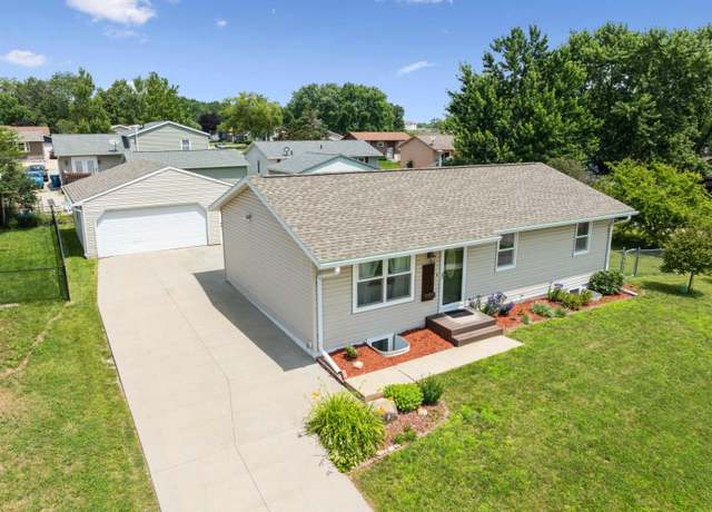 Property at 1223 Ingersoll Rd, Waterloo, IA 50701, 4 beds, 2 baths