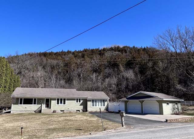 Property at 1662 Old Stage Rd, Decorah, IA 52101, 3 beds, 2 baths