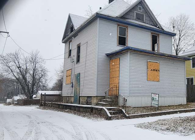 Property at 1310 South St, Waterloo, IA 50702, 3 beds, 1 bath
