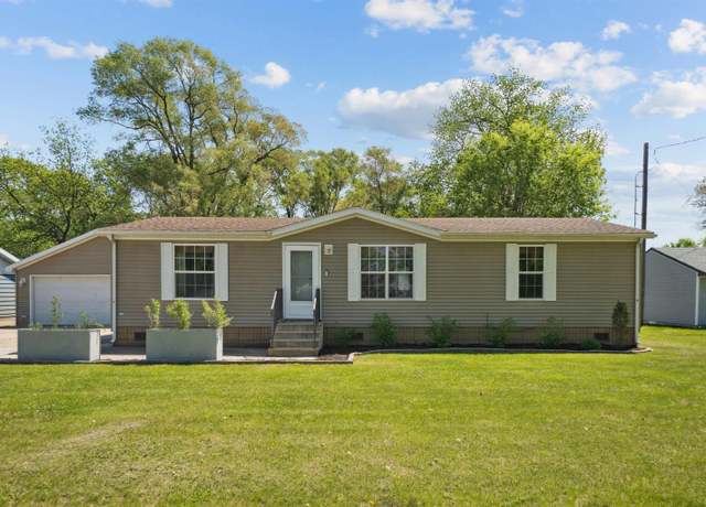 Property at 5514 Big Woods Rd, Cedar Falls, IA 50613, 3 beds, 2 baths