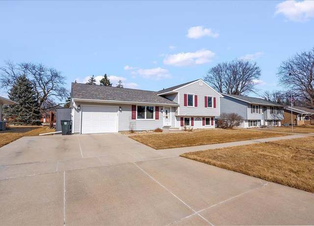 Property at 128 Bergstrom Blvd, Cedar Falls, IA 50613, 3 beds, 2 baths