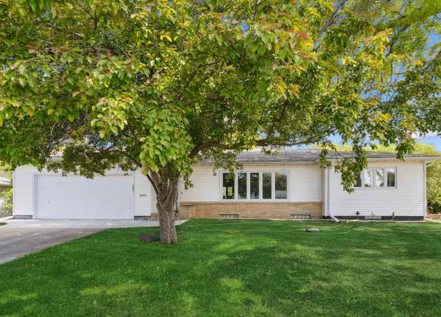 Property at 2621 Saratoga Dr, Waterloo, IA 50702, 3 beds, 1 bath