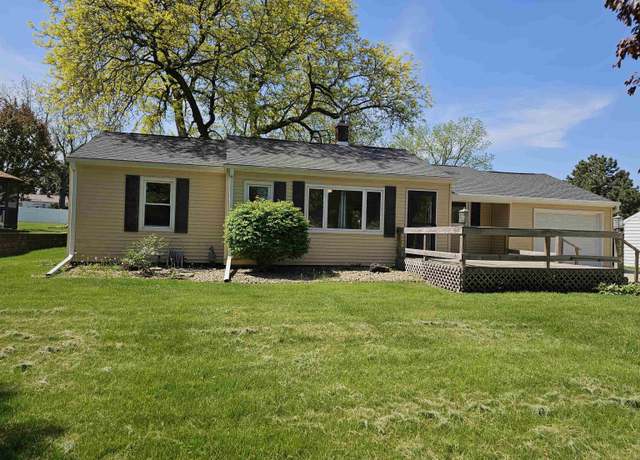 Property at 2335 Terrace Dr, Cedar Falls, IA 50613, 2 beds, 1 bath