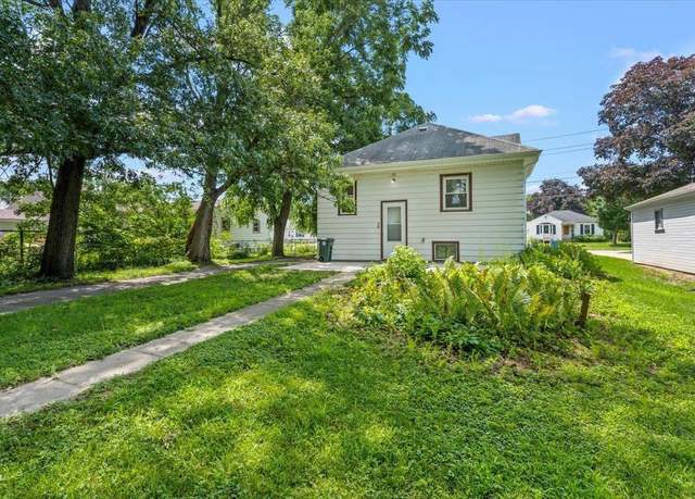 Property at 628 W Parker St, Waterloo, IA 50703, 3 beds, 1 bath