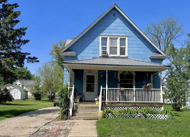 Property at 23 4th St NW, Oelwein, IA 50662, 4 beds, 1.5 baths
