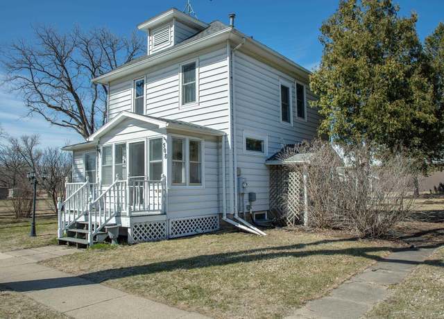 Property at 508 NW 5th Ave, Waverly, IA 50677, 3 beds, 2 baths