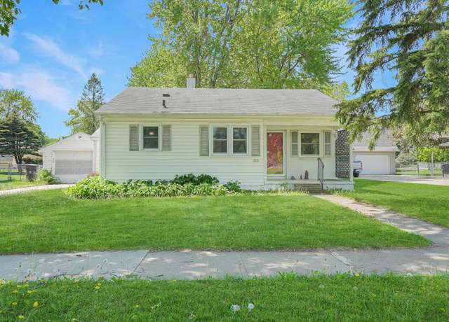 Property at 310 N Division St, Cedar Falls, IA 50613, 2 beds, 1 bath