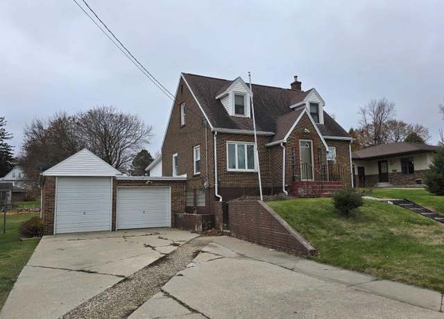 Property at 330 E Elm St, West Union, IA 52175, 3 beds, 1 bath