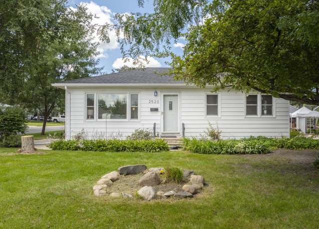 Property at 2520 W 8th St, Waterloo, IA 50702, 3 beds, 2 baths