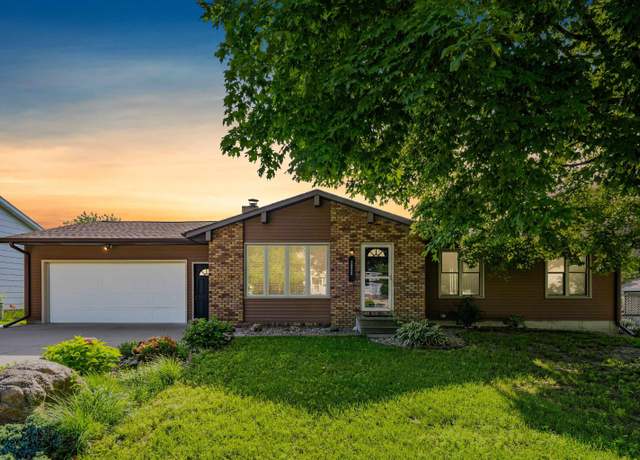Property at 3859 Holly Ln, Waterloo, IA 50702, 3 beds, 2 baths