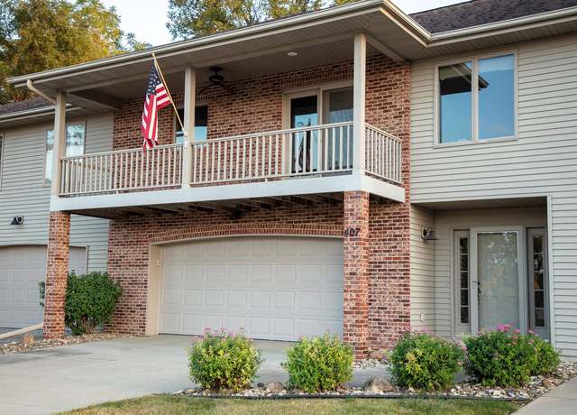 Property at 407 8th Ave Ave SW, Waverly, IA 50677, 3 beds, 2 baths