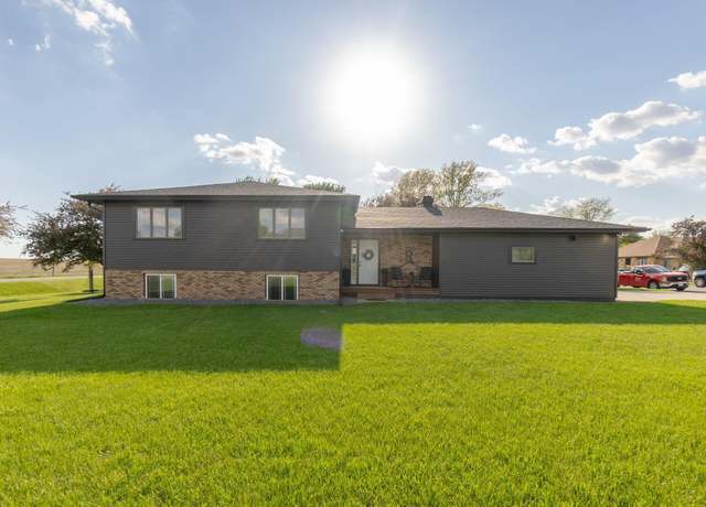 Property at 617 West St, Dysart, IA 52224, 4 beds, 2 baths