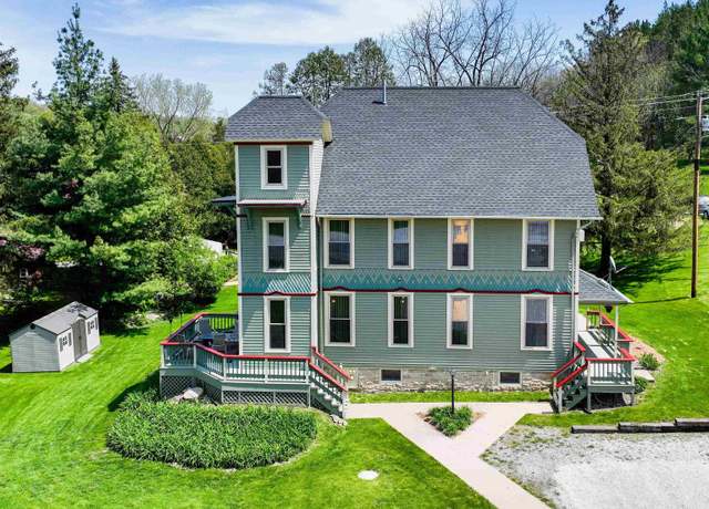 Property at 3484 Highlandville Rd, Decorah, IA 52101, 3 beds, 3 baths