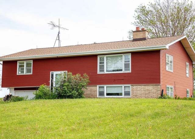 Property at 28352 Evergreen Ave, Aplington, IA 50604, 4 beds, 2 baths