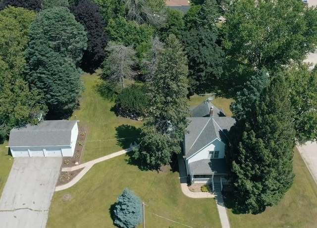 Property at 200 9th St, Charles City, IA 50616, 4 beds, 3 baths