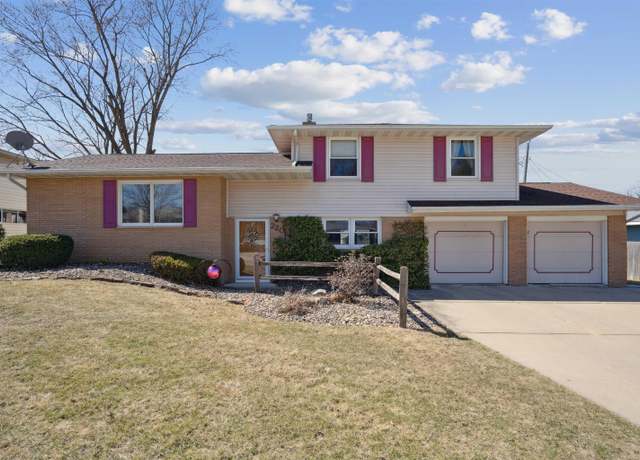 Property at 220 Spieker Rd, Waterloo, IA 50701, 2 beds, 2.5 baths