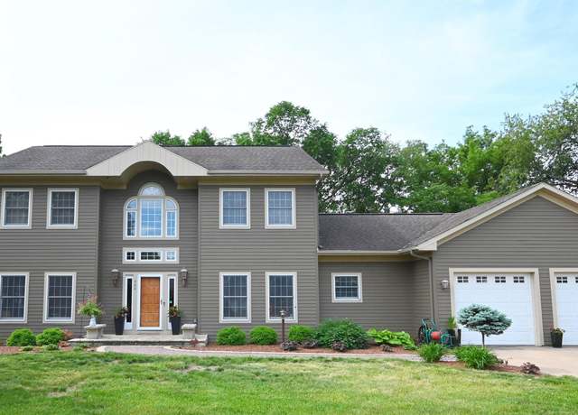 Property at 500 Tanglewood Dr, Manchester, IA 52057, 5 beds, 3.5 baths