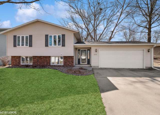 Property at 2205 NW 1st Ave, Waverly, IA 50677, 4 beds, 2.5 baths