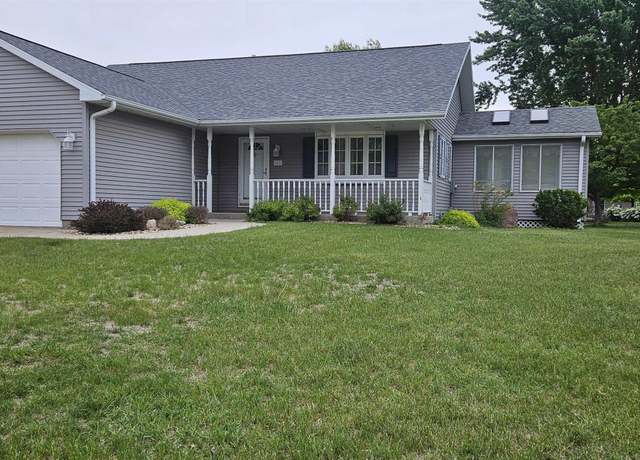 Property at 805 Tangelwood Dr, Manchester, IA 52057, 5 beds, 3 baths