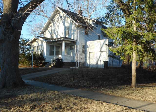 Property at 1111 College St, Cedar Falls, IA 50613, 3 beds, 1.5 baths