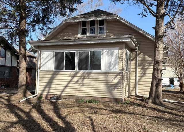 Property at 440 Home Park Blvd, Waterloo, IA 50701, 3 beds, 1 bath