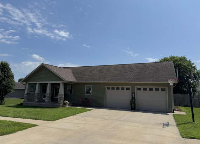 Property at 808 3rd Ave, Parkersburg, IA 50665, 3 beds, 3 baths