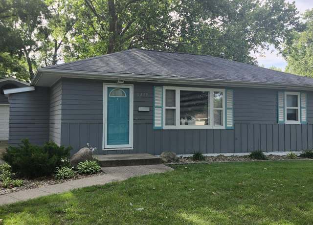 Property at 1217 Scott St, Waterloo, IA 50701, 3 beds, 2 baths