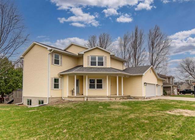 Property at 928 Lakeview Dr, Cedar Falls, IA 50613, 4 beds, 3.5 baths