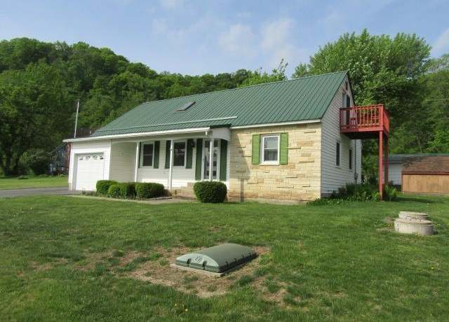 Property at 31757 Hwy 52, Guttenberg, IA 52052, 4 beds, 2 baths