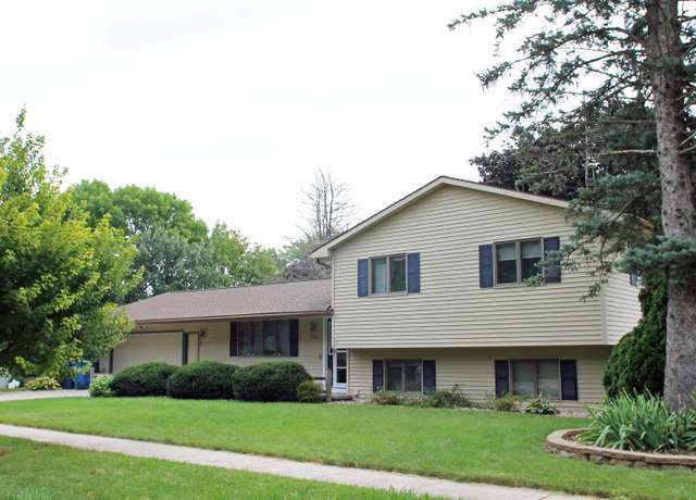 Property at 2117 Tilbury Rd, Waterloo, IA 50701, 3 beds, 2 baths