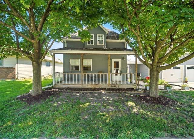 Property at 1409 10th St, Eldora, IA 50627, 4 beds, 2 baths