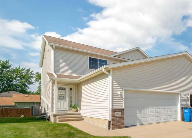 Property at 1101 Lois Ln, Waterloo, IA 50702, 3 beds, 2.5 baths