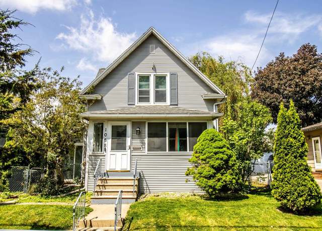 Property at 1058 Evergreen Ave, Waterloo, IA 50701, 2 beds, 1.5 baths