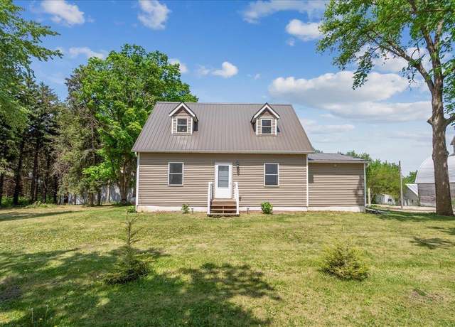 Property at 33761 110th St, Cedar Falls, IA 50613, 5 beds, 3 baths