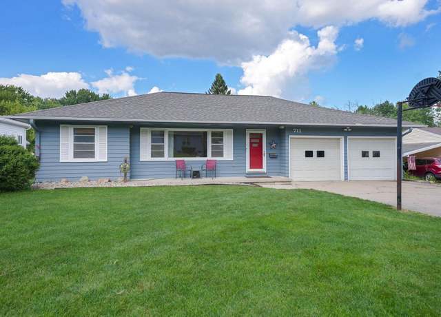 Property at 711 Cornwall Ave, Waterloo, IA 50702, 3 beds, 1.5 baths