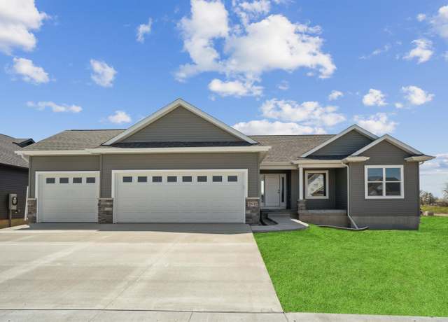 Property at 2832 Autumn Woods Dr, Cedar Falls, IA 50613, 4 beds, 3 baths