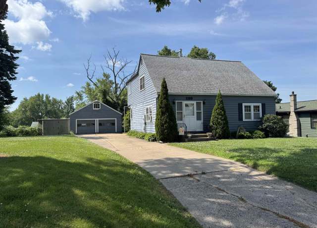 Property at 1109 Parker St, Cedar Falls, IA 50613, 4 beds, 2 baths