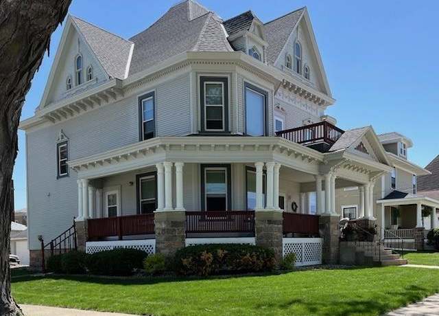 Property at 215 N Chestnut Ave, New Hampton, IA 50659, 4 beds, 3 baths