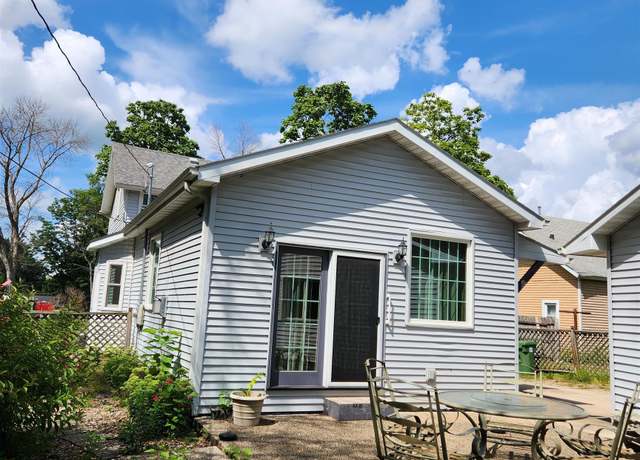 Property at 306 S Johnson St, Charles City, IA 50616, 3 beds, 2 baths