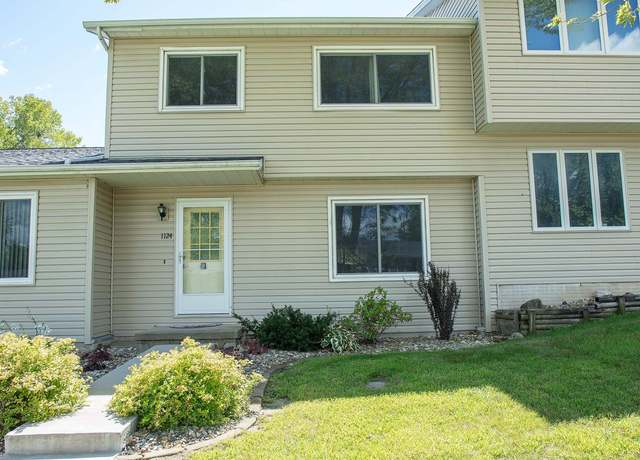 Property at 1124 Oleson Rd, Waterloo, IA 50702, 2 beds, 1.5 baths