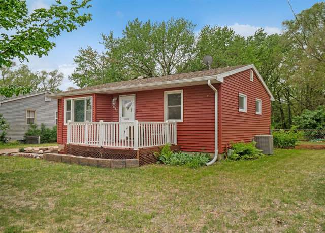 Property at 1645 Longfellow Ave, Waterloo, IA 50703, 2 beds, 1 bath