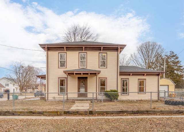 Property at 513 SW 4th St, Independence, IA 50644, 4 beds, 2 baths