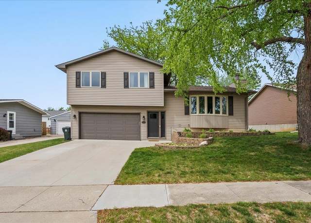 Property at 2213 Coventry Ln, Cedar Falls, IA 50613, 3 beds, 1 bath