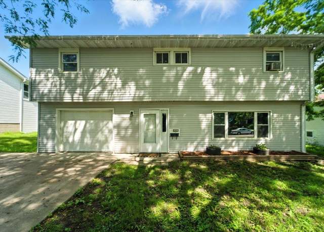Property at 2001 12th St, Eldora, IA 50627, 4 beds, 1.5 baths