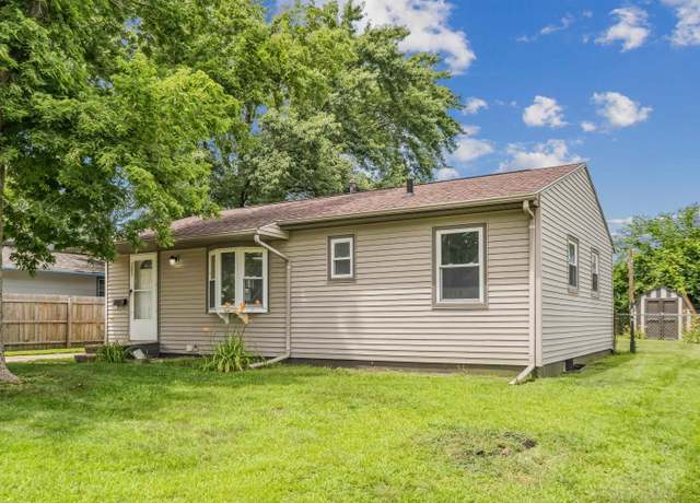 Property at 1662 Golden Valley Dr, Waterloo, IA 50703, 3 beds, 2 baths