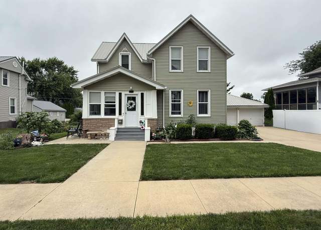 Property at 511 Blackhawk St, Reinbeck, IA 50669, 3 beds, 1.5 baths