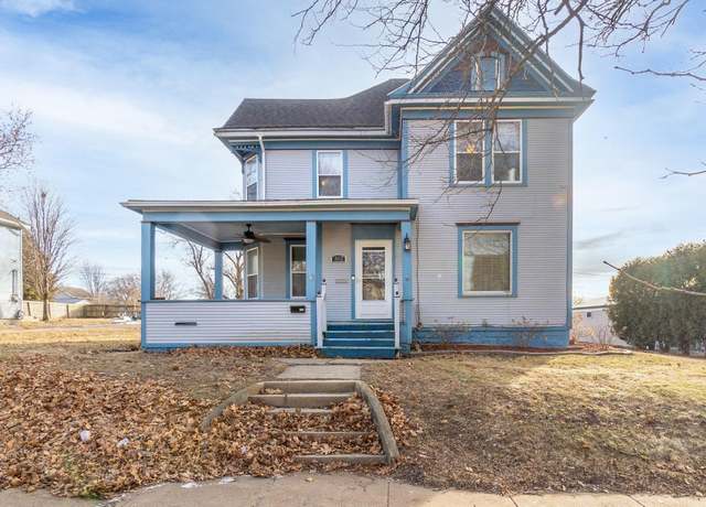 Property at 802 Park St, Reinbeck, IA 50669, 4 beds, 2 baths